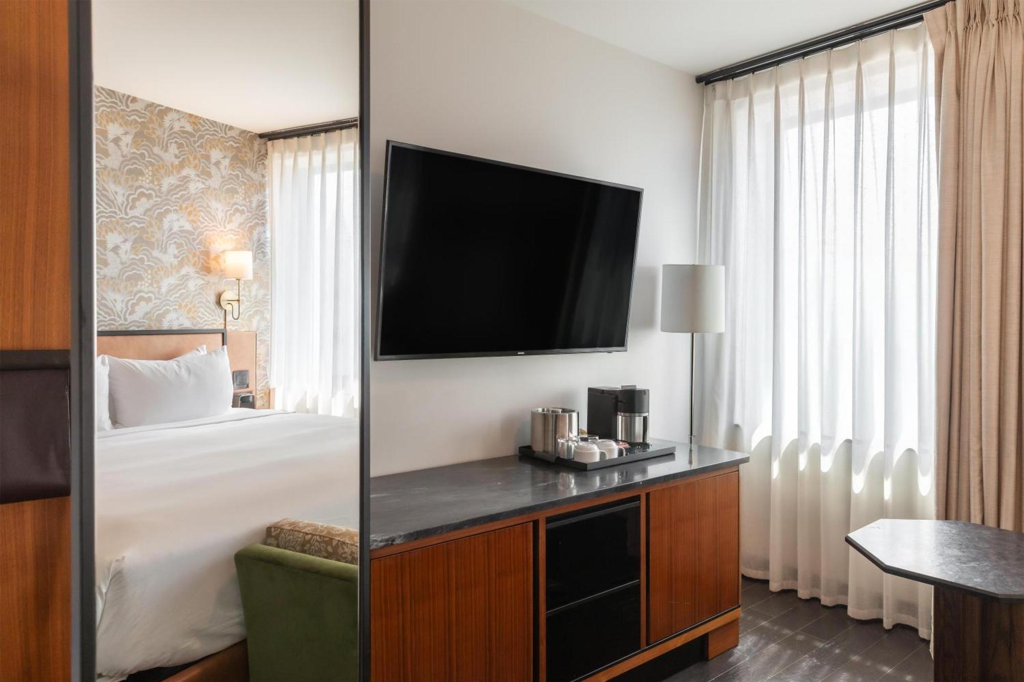 Premium King Room