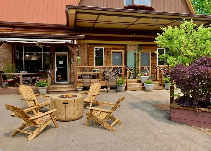 Iris Garden Downtown Cottages And Suites