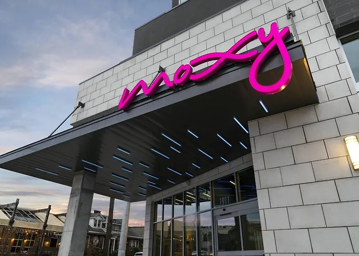 Family resorts Moxy Nashville Vanderbilt Area