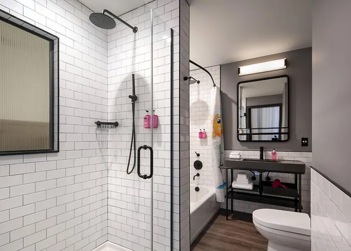 Family resorts Moxy Nashville Vanderbilt Area