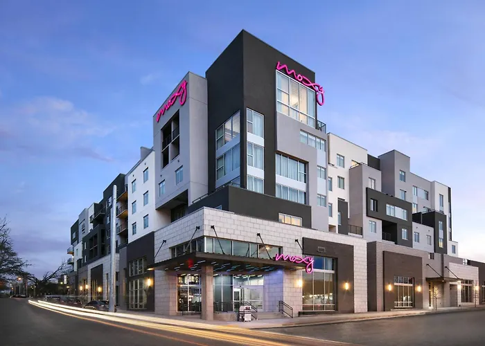 Family resorts Moxy Nashville Vanderbilt Area